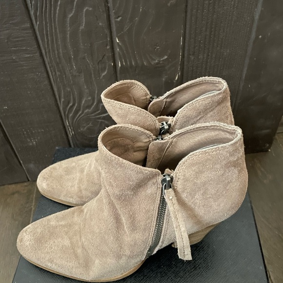 DOLCE VITA Size 11 Lanie Suede Taupe double zipper booties block heel - Picture 7 of 8